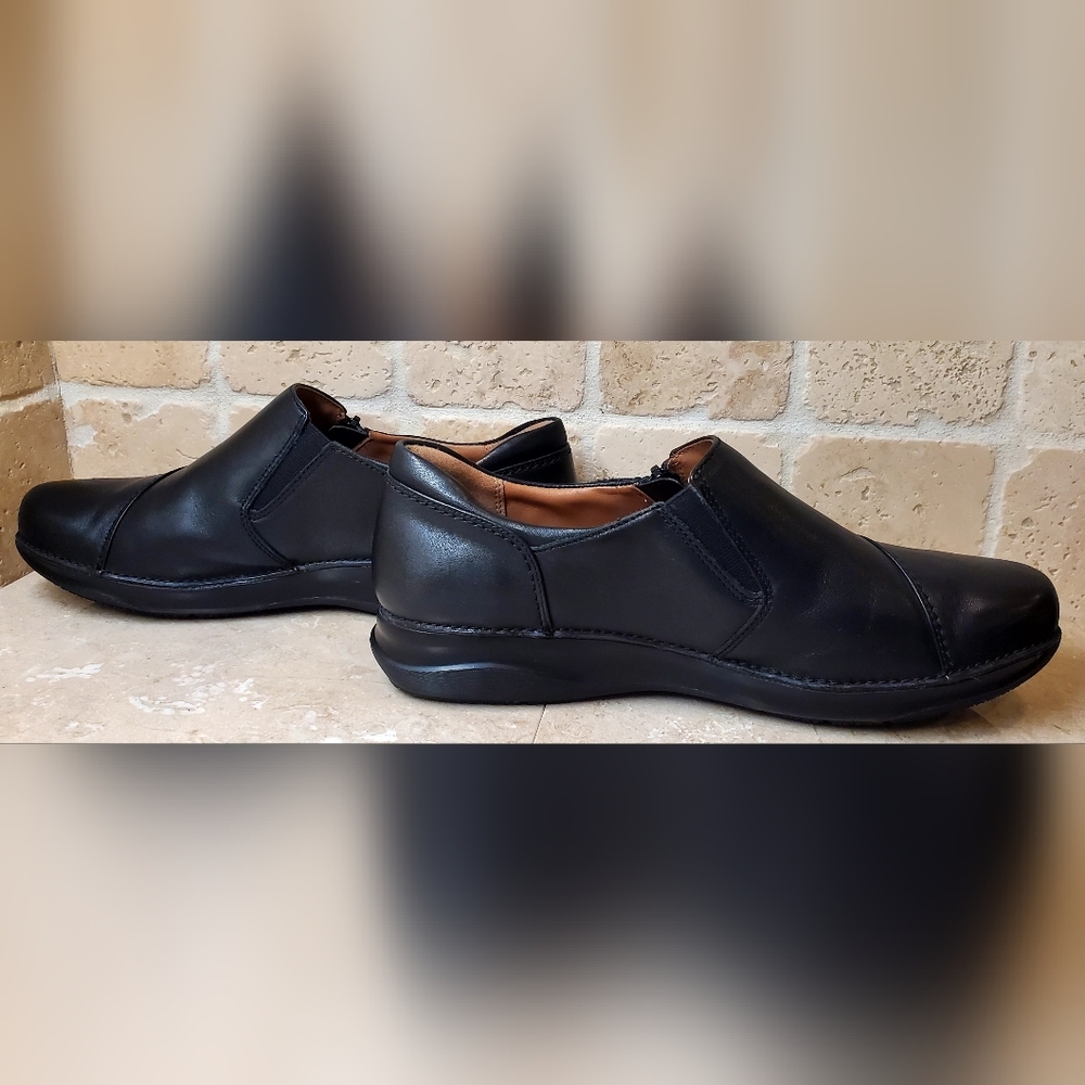 Clarks Women's Appley Size 11 Black Leather Side Zip Clogs/ Loafers - Picture 9 of 11